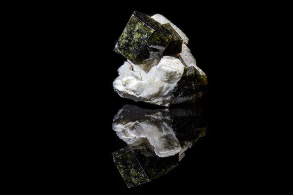 Fluorapatite on Albite