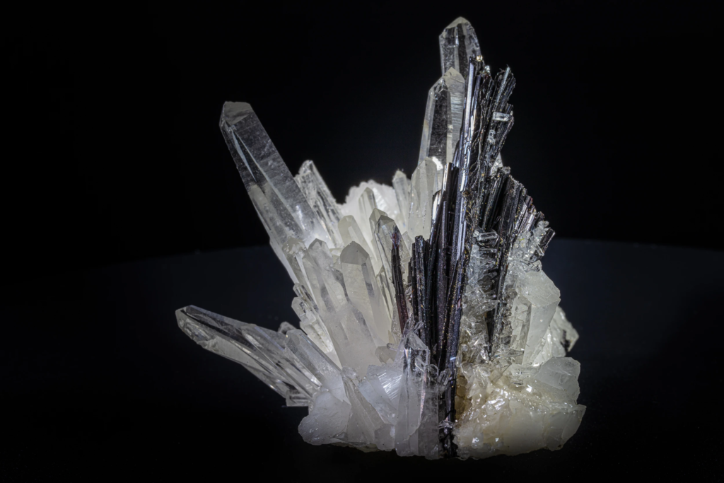 Hübnerite on Quartz