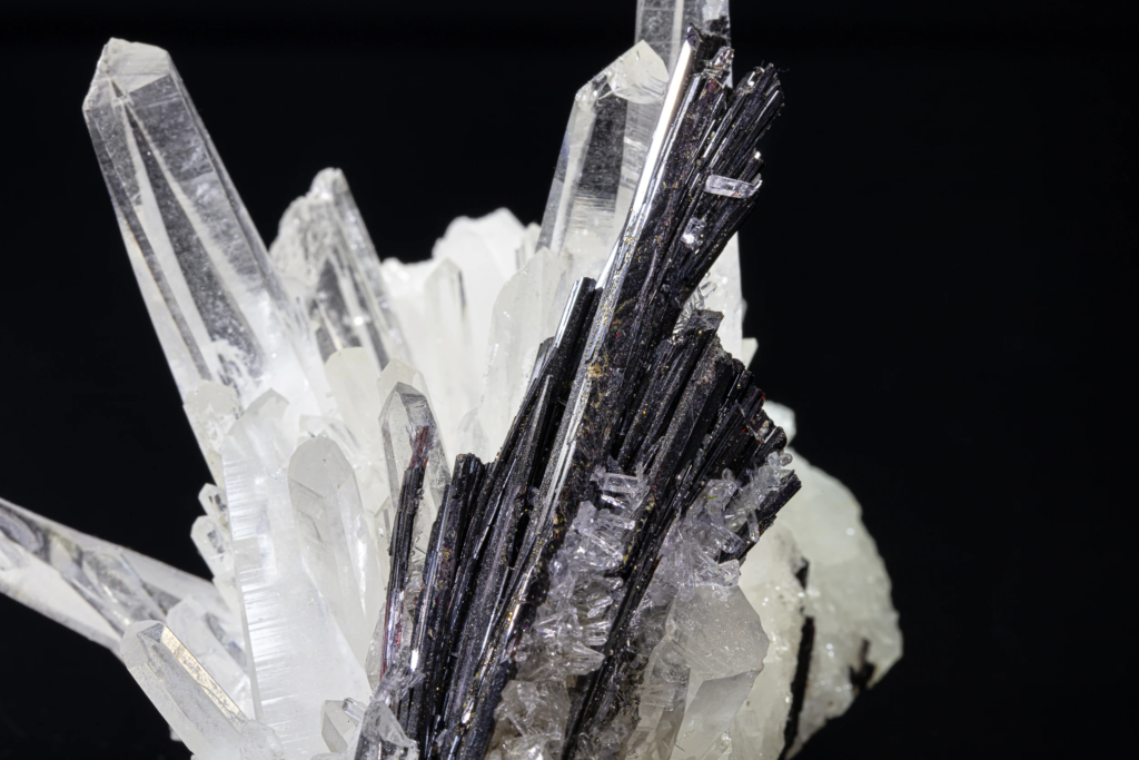 Hübnerite on Quartz