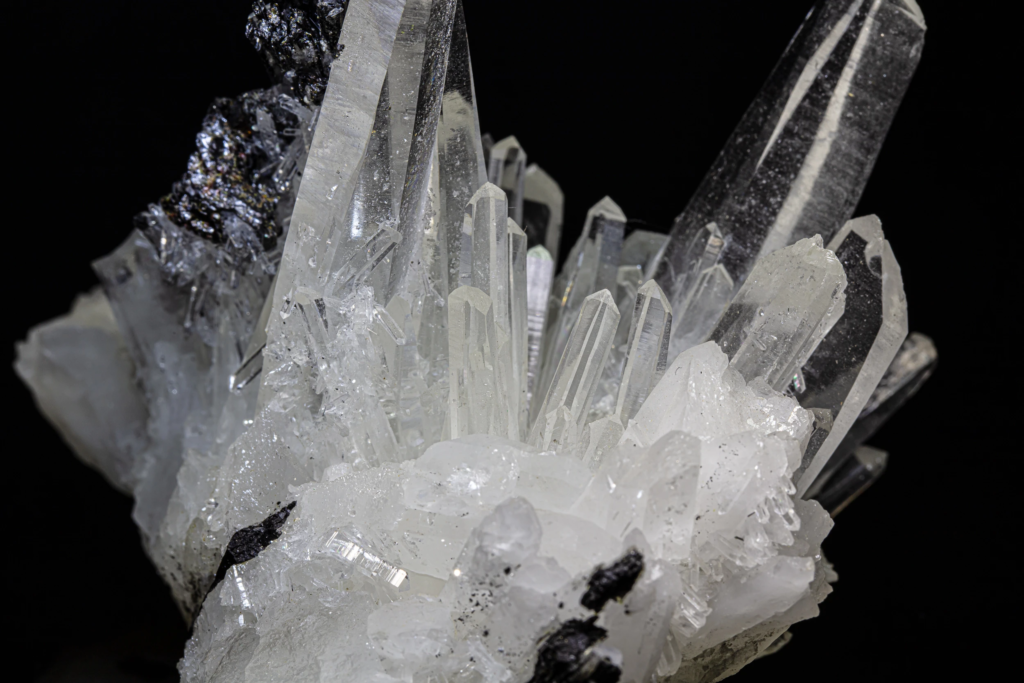 Hübnerite on Quartz