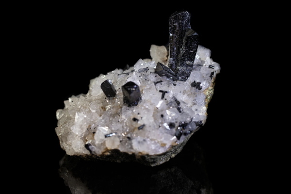Ilvaite on Quartz
