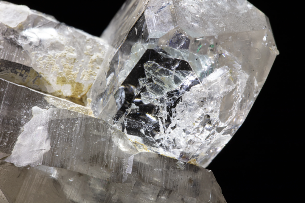 Topaz on Quarz