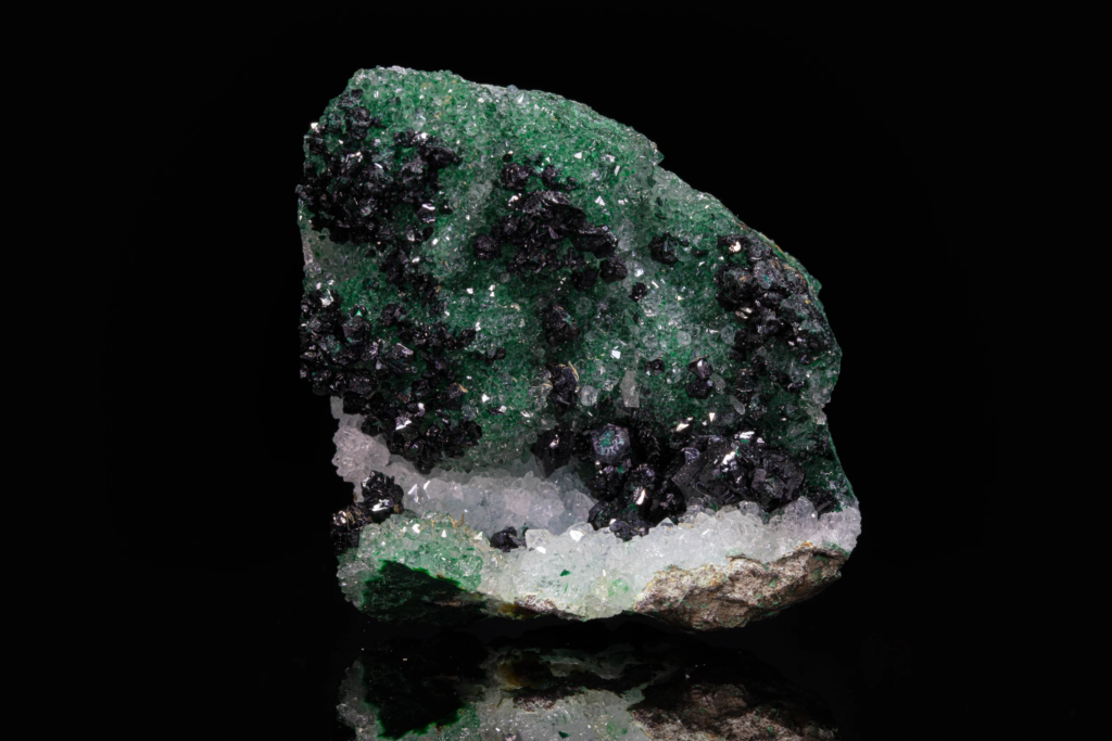 Clinoatacamite on Quartz
