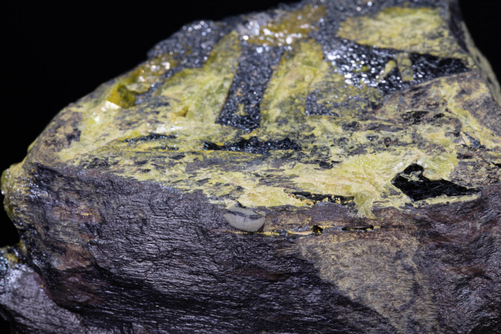 Detailed macro showing intergrown black ilmenite and yellow green titanite.